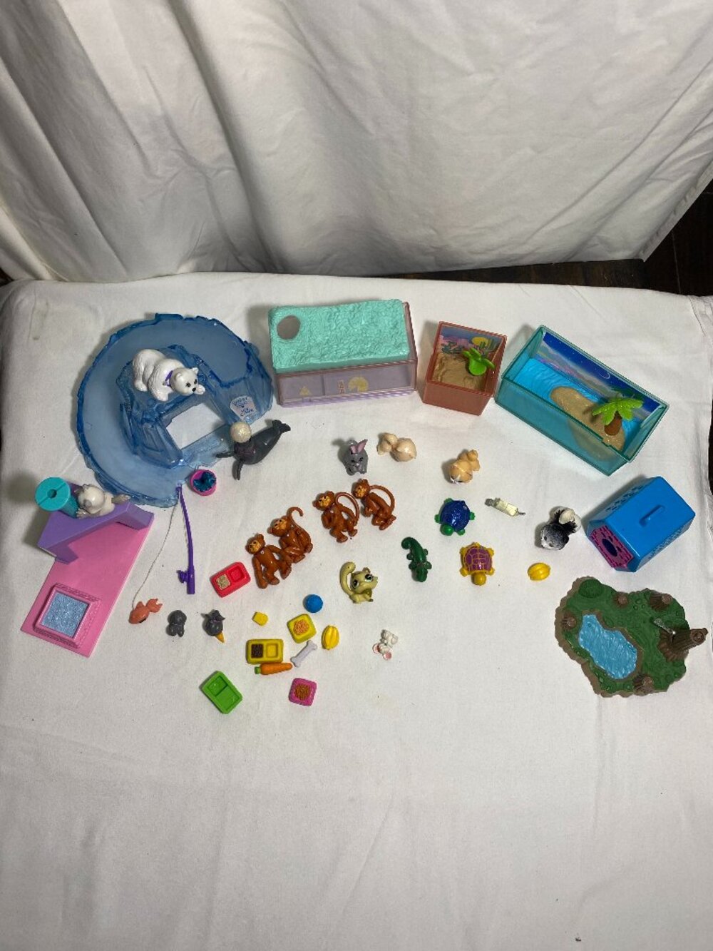 Littlest Pet Shop LPS Lot 42 Pieces Pets Accessories Playsets Vintage 1992
